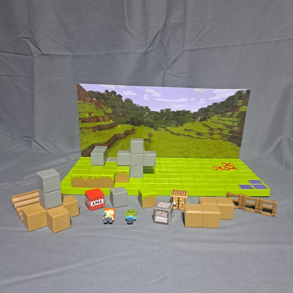 Minecraft 2016 Stop Motion Movie Creator Playset Props W/ 2‎ Figures